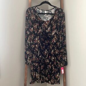 Cute short dress w/paisley design.